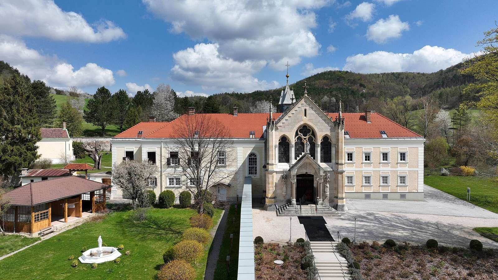 Schloss Mayerling vs. Schloss Weilburg: Vergleich der Daten